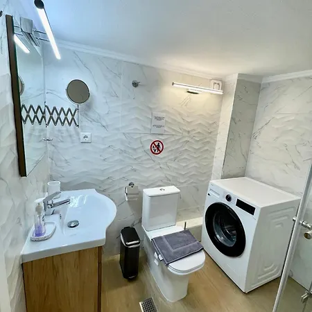 Zotos Luxury & شقة *