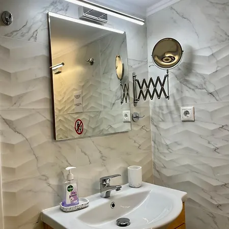 Zotos Luxury & شقة